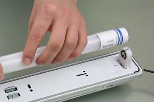 Hvordan erstatte de gamle T8 lysrør til LED rør i en armatur med elektronisk ballast